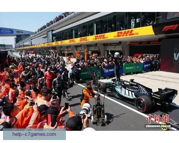 F1赛季最新动态 法拉利与梅赛德斯争夺车队冠军地位