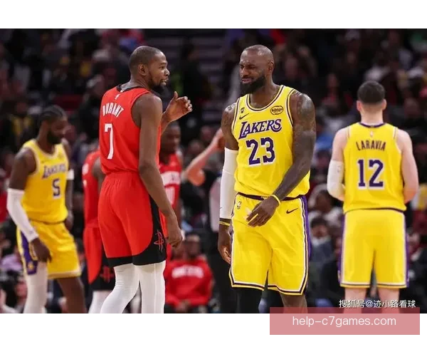 NBA季后赛激战正酣詹姆斯复出助湖人逆转雄鹿杜兰特领衔太阳进军决赛